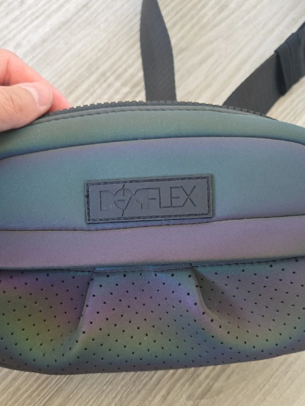 POPFLEX Iridescent Waist Pack with Black Strap - Picture 3 of 7